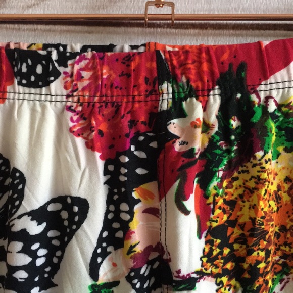 Honey & Lace Floral Butterfly Leggings - Picture 5 of 8